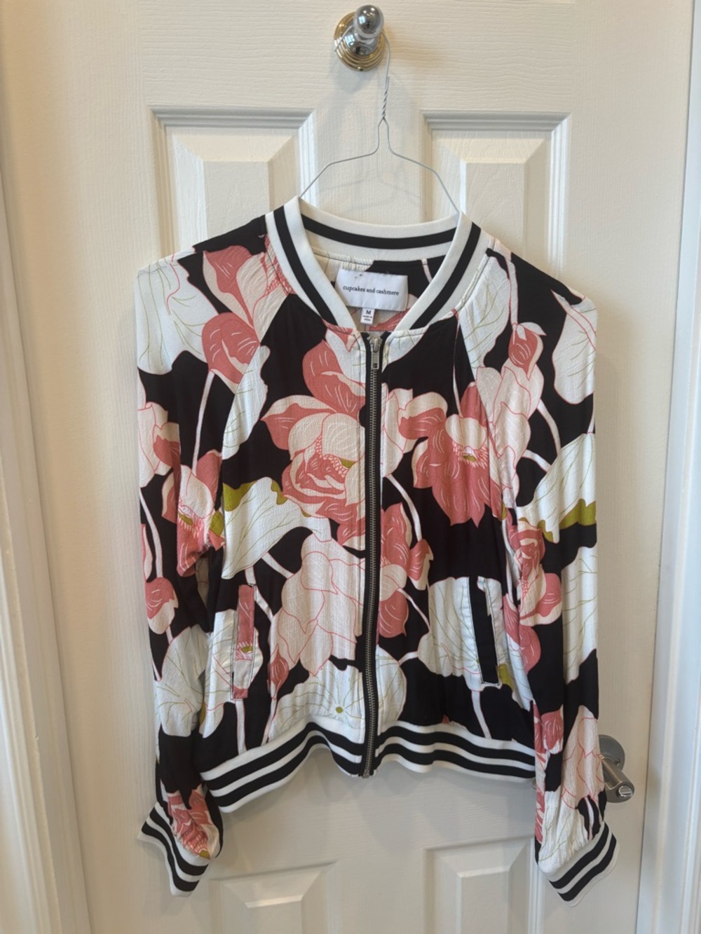 Cupcakes & Cashmere Floral Bomber Jacket Medium Black Pink Zip Lightweight